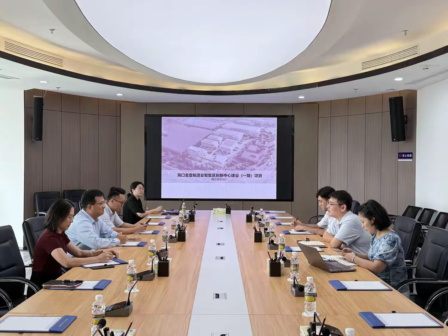 市環(huán)發(fā)公司與?？谑懈咝聟^(qū)投資促進局開展招商聯(lián)動座談會